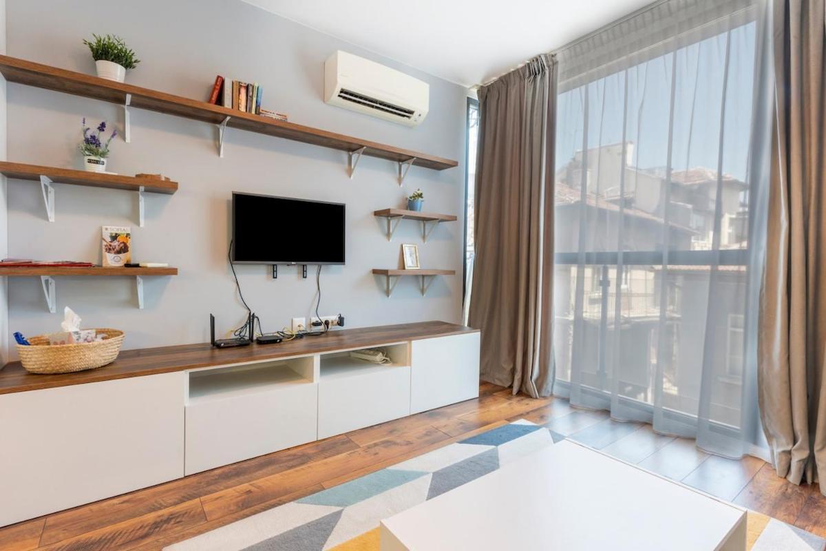 Smart In The Heart Of * Sofia